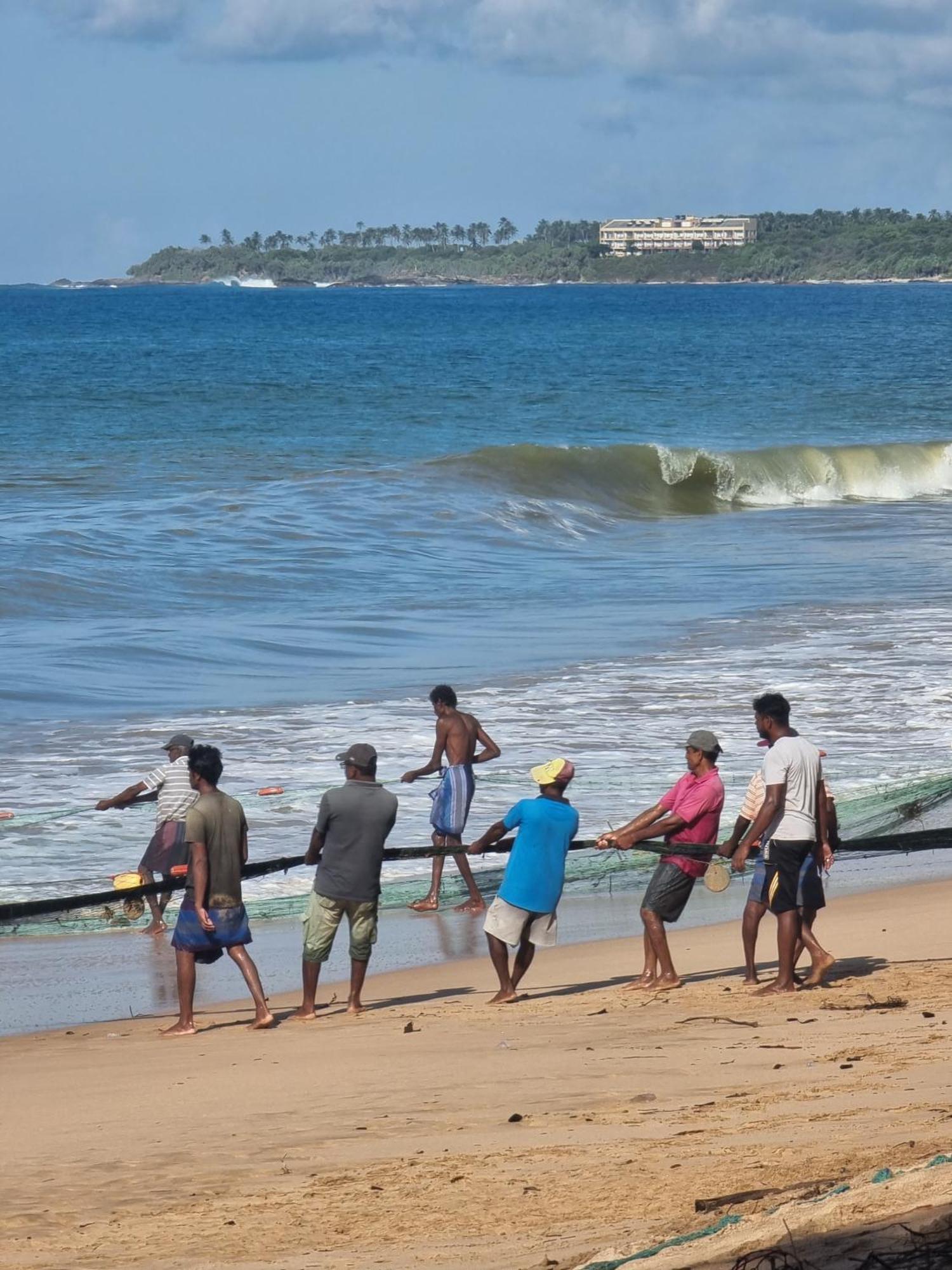 Ardeen Villa - Superb 3 Bedroom Beachfront For 6, Bb, Free Pick Up For 7 Night Stays Arriving Together, Fully Serviced, Taxes Included Tangalle Exteriör bild